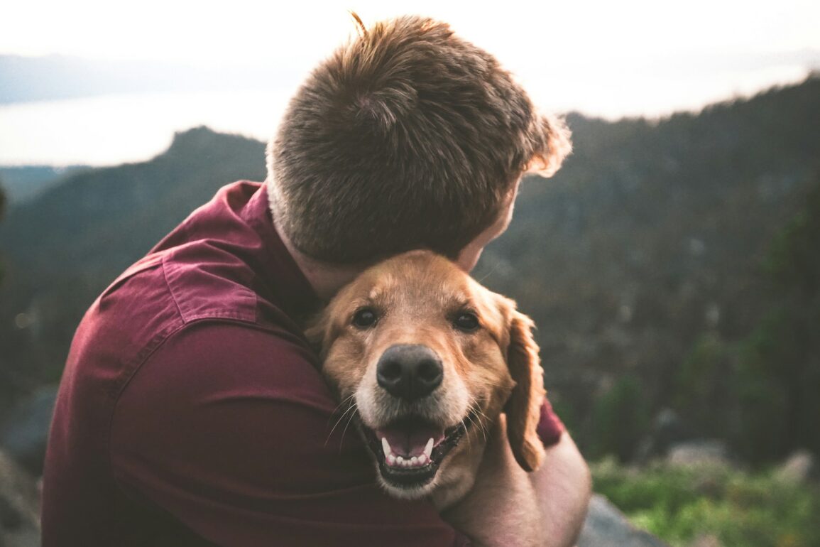 veteran hugging golden retriever
